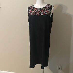 Embroidered sleeveless dress